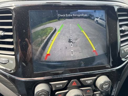 Used 2020 Jeep Grand Cherokee Altitude image 12