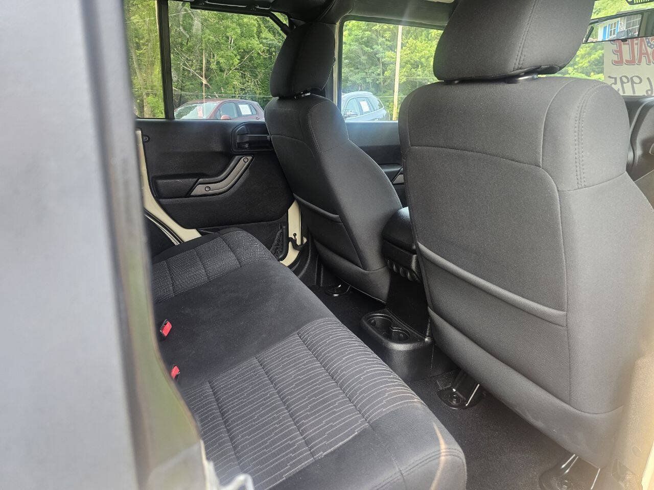 Used 2012 Jeep Wrangler Unlimited Sport AWD/4WD image 10
