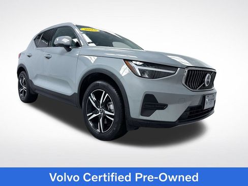 Used 2025 Volvo XC40 B5 Core AWD/4WD image 1