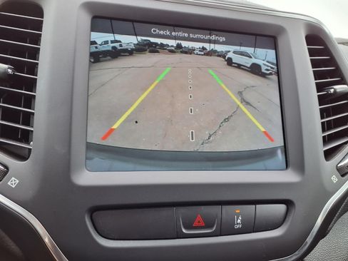 Used 2022 Jeep Cherokee Latitude Lux w/ Sun & Sound Group FWD image 6