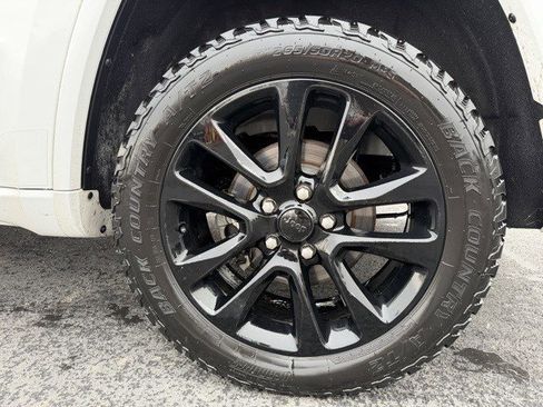 Used 2019 Jeep Grand Cherokee Altitude image 24