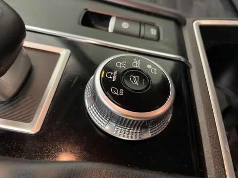 Used 2024 Mitsubishi Outlander SE image 35