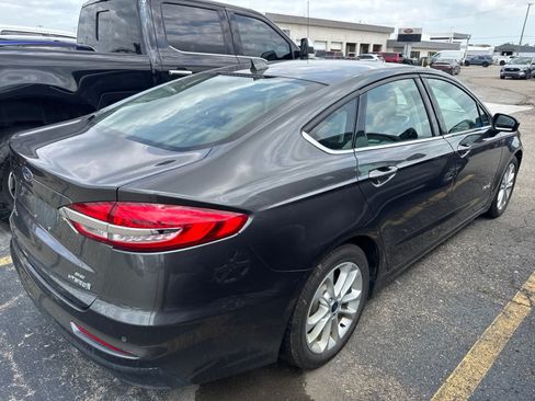 Used 2019 Ford Fusion SE FWD image 12