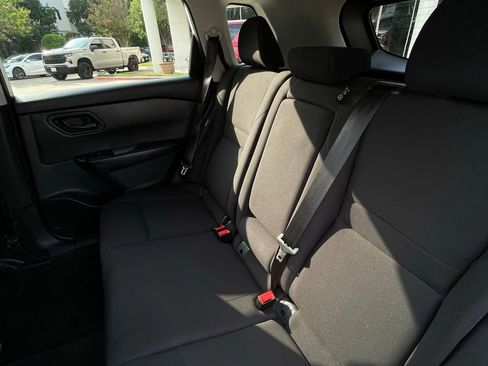 Used 2024 Nissan Rogue S FWD image 23