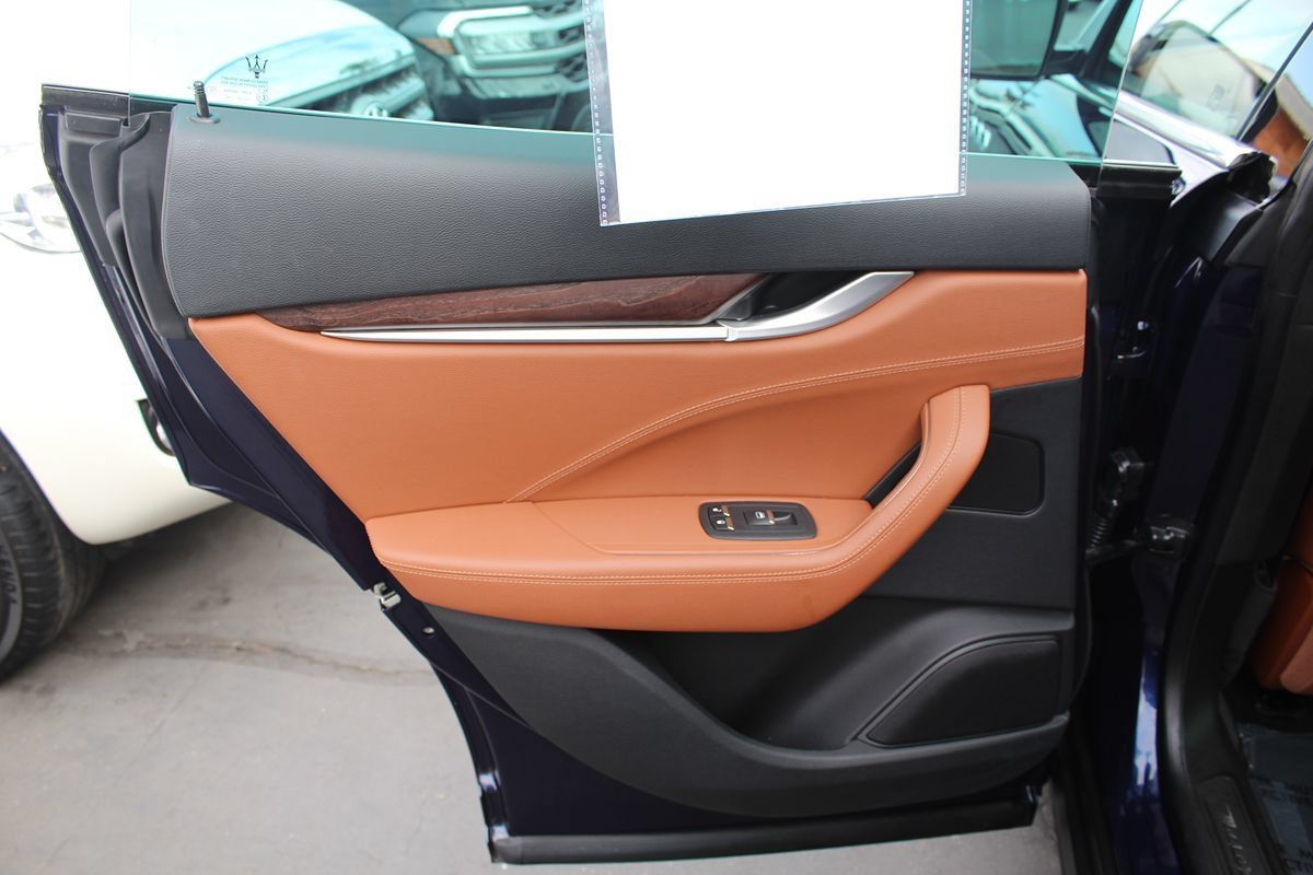 Used 2021 Maserati Levante AWD/4WD image 28