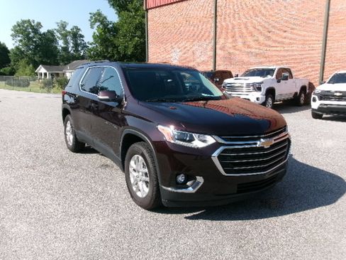 Used 2021 Chevrolet Traverse LT FWD image 1
