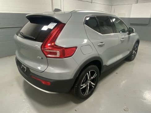 Used 2025 Volvo XC40 B5 Core image 3
