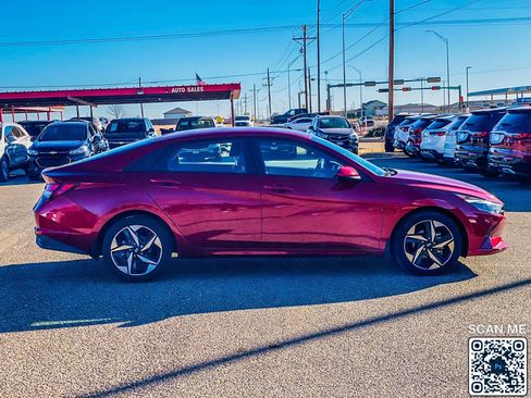 Used 2023 Hyundai Elantra SEL w/ Convenience Package image 9
