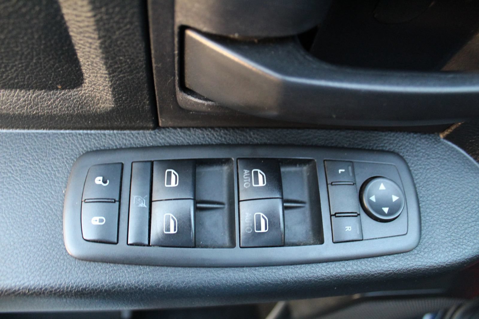 Used 2018 RAM 1500 Express RWD image 26