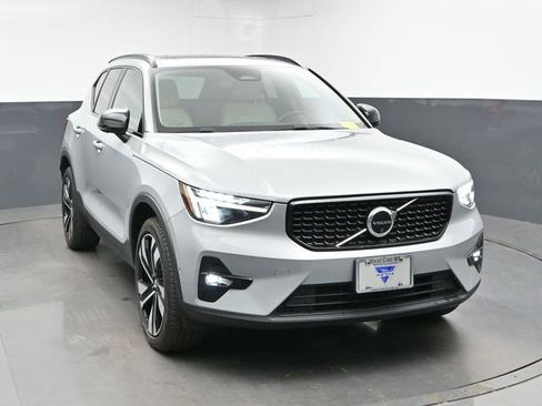 Used 2024 Volvo XC40 B5 Plus w/ Protection Package Premier AWD/4WD image 2