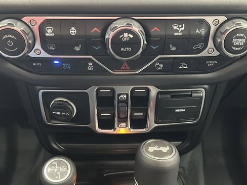 Used 2024 Jeep Wrangler Unlimited Sahara w/ Safety Group image 23