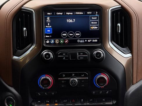 Used 2021 Chevrolet Silverado 1500 High Country w/ Technology Package image 18