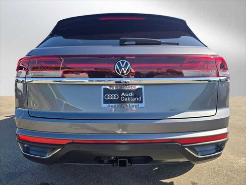 Used 2025 Volkswagen Atlas Cross Sport SE FWD image 5
