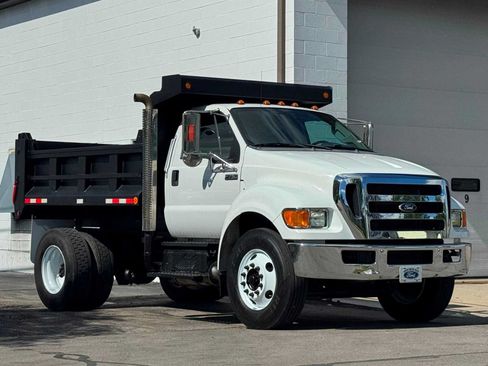 Used 2015 Ford F750 2WD Regular Cab Super Duty image 3
