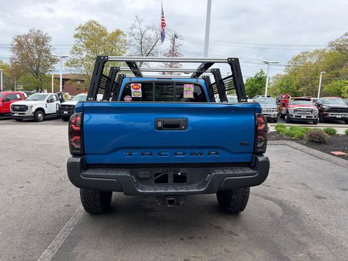 Used 2017 Toyota Tacoma TRD Off-Road w/ Tow Package AWD/4WD image 9