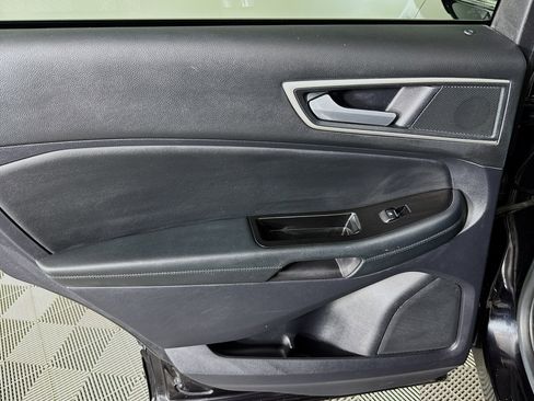 Used 2020 Ford Edge SEL image 25