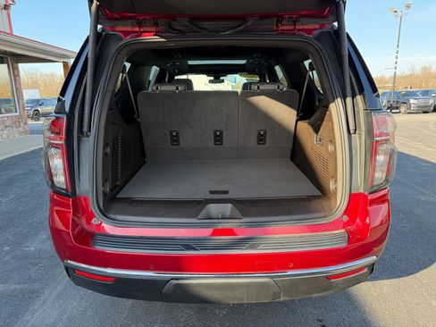 Used 2022 Chevrolet Suburban LT w/ Luxury Package image 6