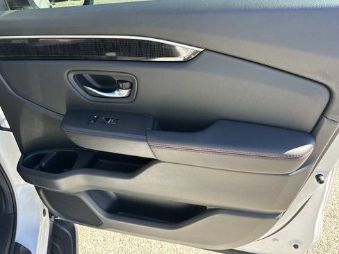 Used 2025 Honda Pilot Black Edition image 8