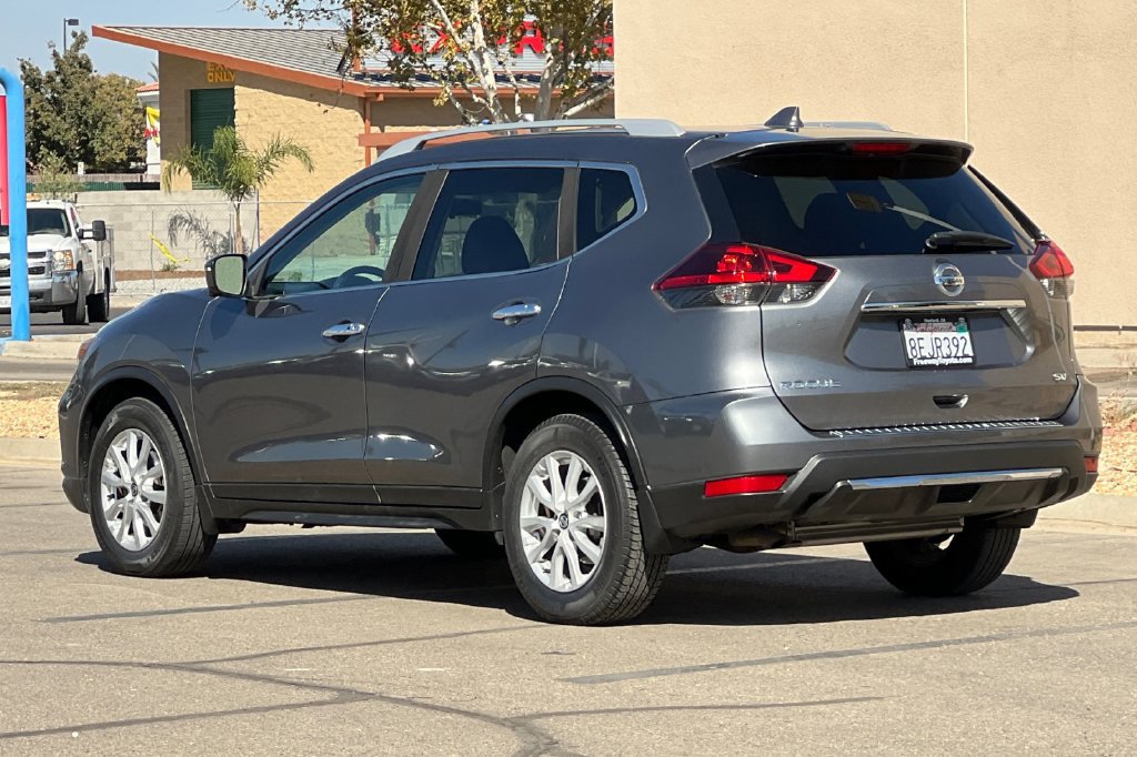 Used 2018 Nissan Rogue SV w/ Sun & Sound Touring Package FWD image 7
