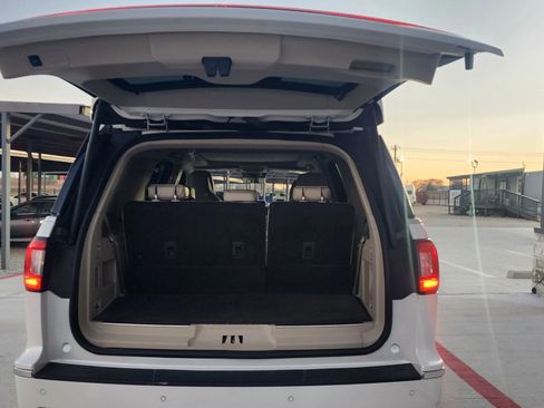 Used 2019 Lincoln Navigator Reserve image 13