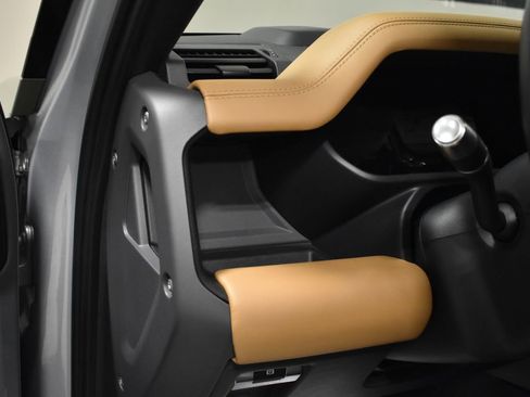 Used 2022 Land Rover Defender 90 X AWD/4WD image 22