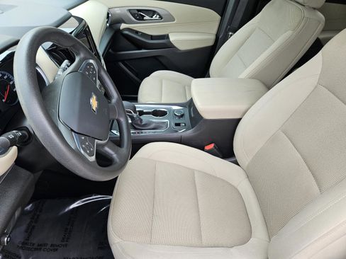 Used 2023 Chevrolet Traverse LS image 5