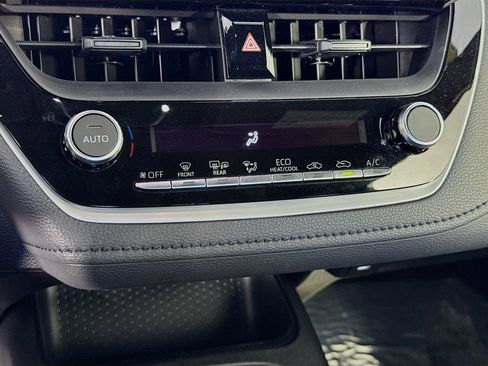 Used 2025 Toyota Corolla SE image 20