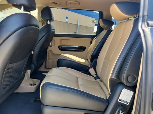 Used 2016 Kia Sedona EX FWD image 8
