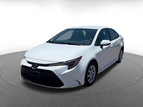 Used 2025 Toyota Corolla LE FWD image 7