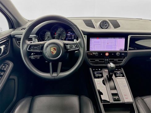 Certified 2025 Porsche Macan image 25