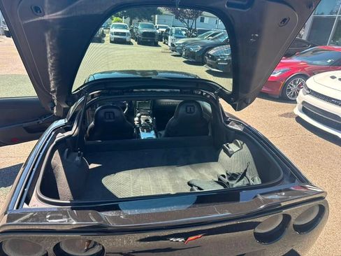 Used 2007 Chevrolet Corvette Coupe w/ Preferred Equipment Group RWD image 8