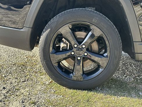 Used 2023 Jeep Grand Cherokee L Limited w/ Luxury Tech Group II image 18