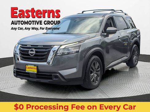 Used 2022 Nissan Pathfinder SV AWD/4WD image 2