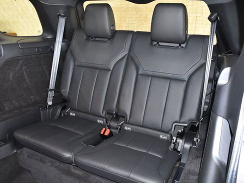 Used 2020 Land Rover Discovery HSE image 10