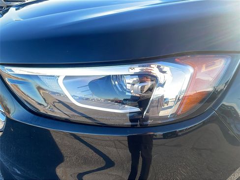 Used 2019 Ford Edge SEL image 9