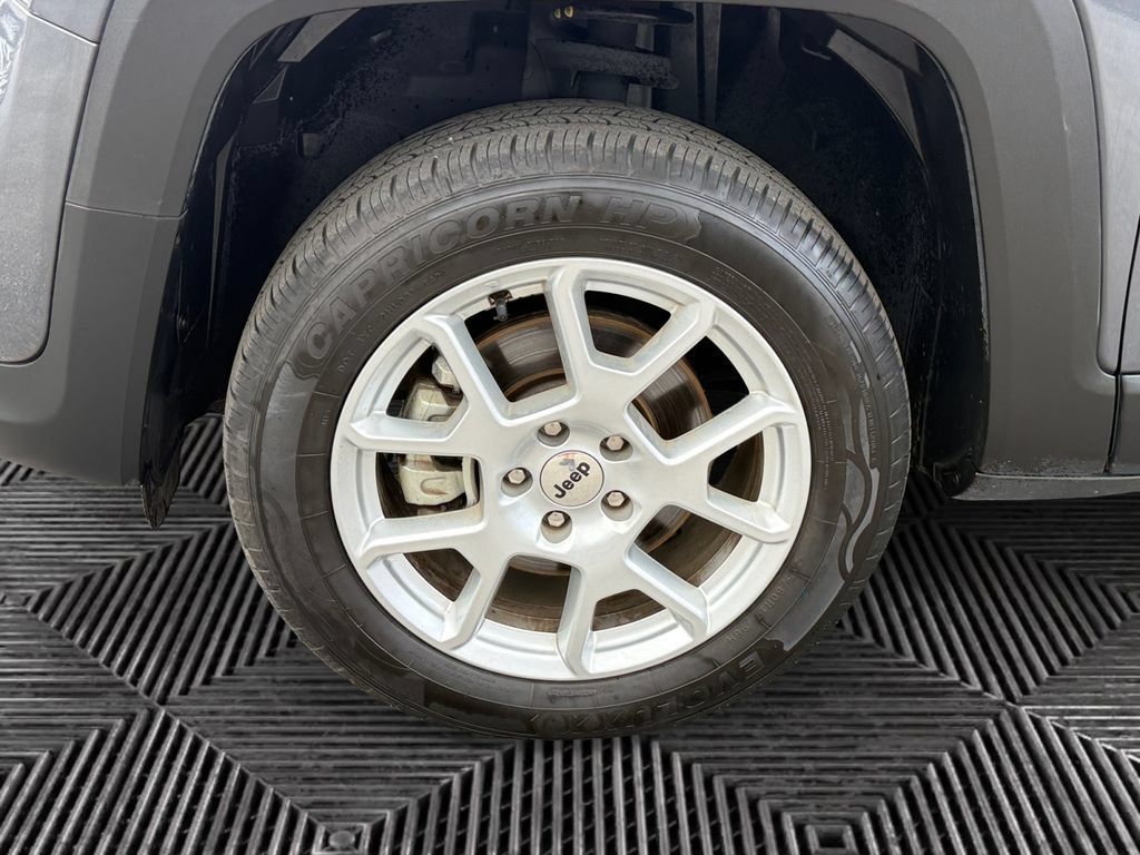 Used 2023 Jeep Renegade Latitude AWD/4WD image 14