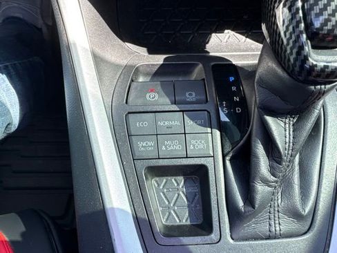 Used 2021 Toyota RAV4 XLE w/ Convenience Package AWD/4WD image 27