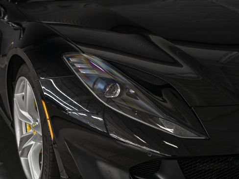 Used 2019 Ferrari 812 Superfast RWD image 9