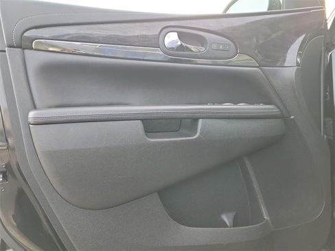 Used 2017 Buick Enclave Leather image 18
