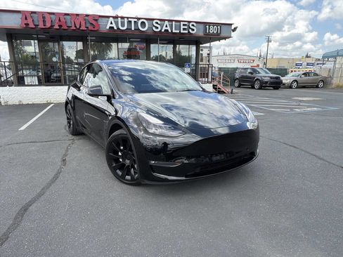 Used 2021 Tesla Model Y Long Range AWD/4WD image 1