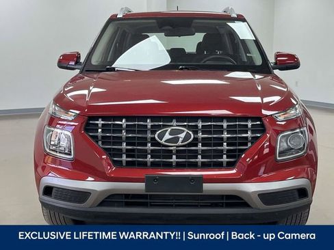 Used 2025 Hyundai Venue SEL FWD image 2