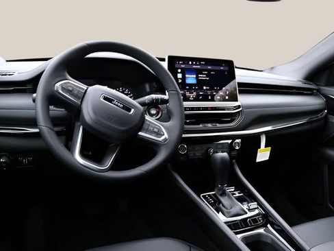New 2026 Jeep Compass Latitude image 13