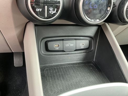 Used 2025 Hyundai Venue SEL FWD image 15