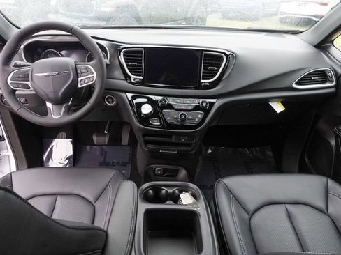 New 2026 Chrysler Voyager LX image 23