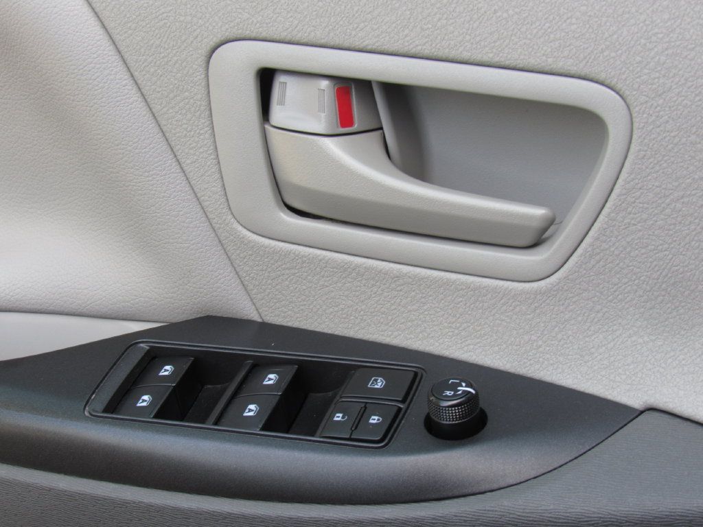 Certified 2020 Toyota Sienna L FWD image 32
