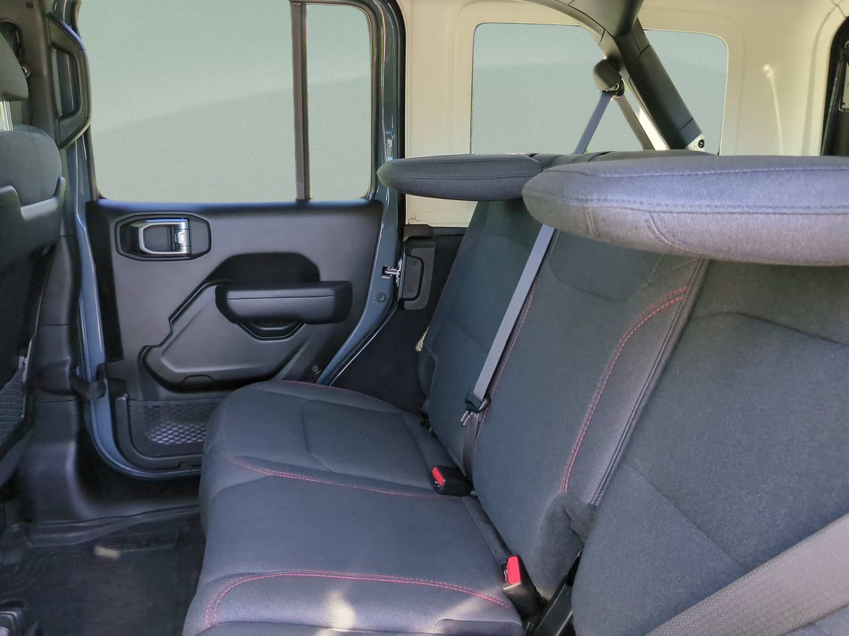 Used 2025 Jeep Wrangler Unlimited Rubicon AWD/4WD image 18