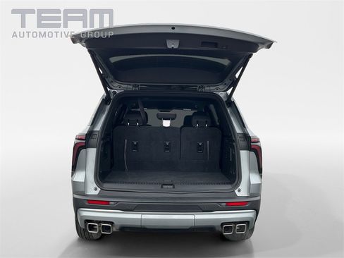 Used 2025 Chevrolet Traverse LT image 13