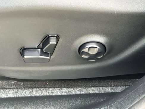 Used 2020 Jeep Cherokee Limited image 16