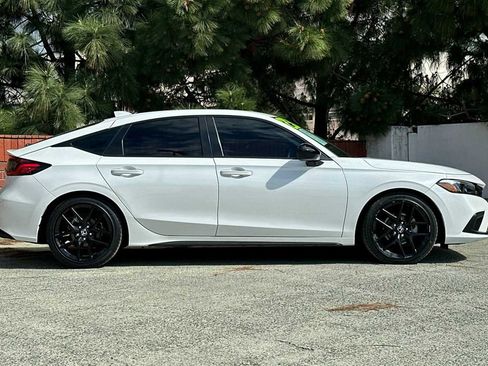 Used 2023 Honda Civic Sport image 3