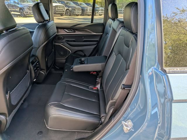 New 2026 Jeep Grand Cherokee Limited w/ Limited Altitude Package AWD/4WD image 13